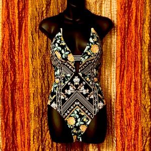 🎊HP🎊 Nanette Lepore floral one piece swimsuit